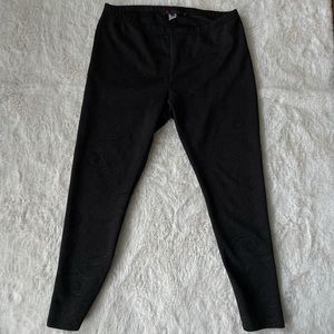 (Size 2x) Plus size paisley leggings